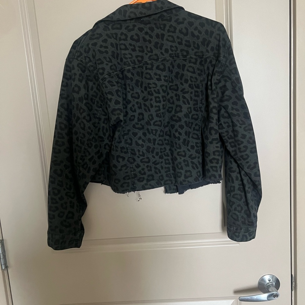 Altar’d State crop leopard jacket - Picture 2 of 3